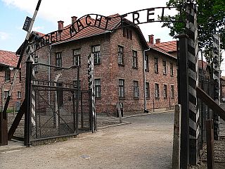 http://geografia_liceum.republika.pl/unesco/auschwitz.jpg